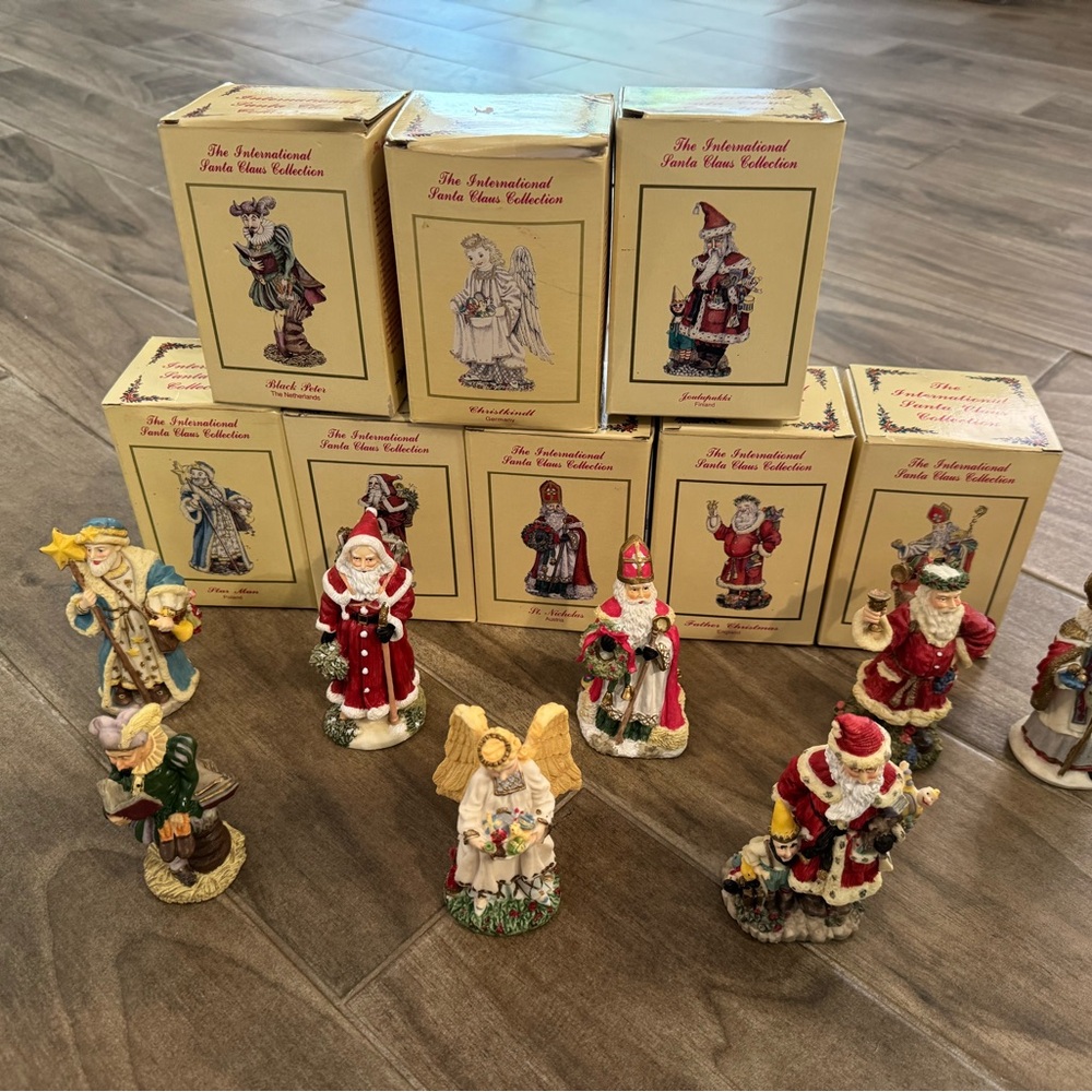 International Santa Claus collection Figurines, set of 8, vintage